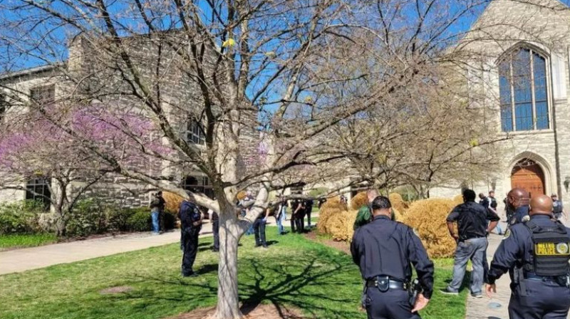 АҚШ-та діни мектептегі қарулы қарулы қақтығыс кезінде үш оқушы оққа ұшты