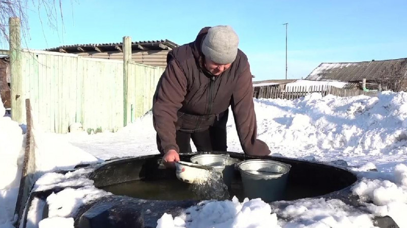 Сотни жителей села в СКО топят снег и пьют воду из озера