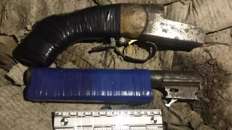 В Таразе на территории вокзала обнаружен тайник с оружием