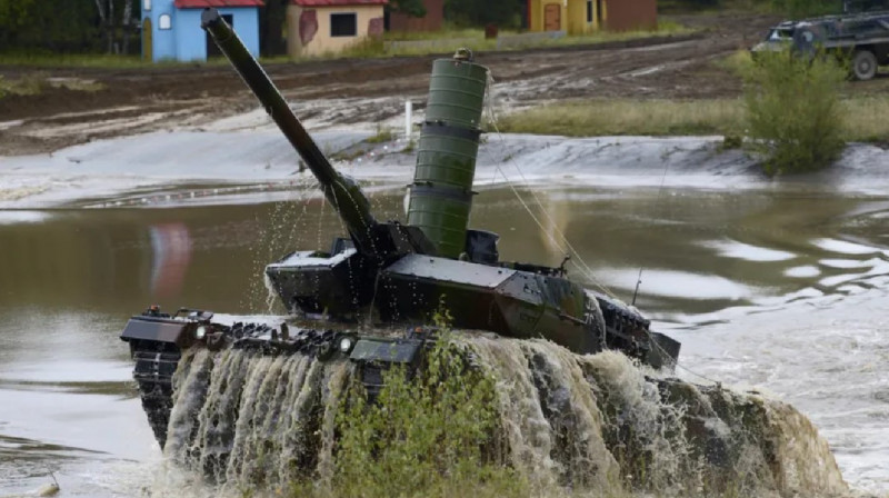 В Украину прибыли 18 немецких танков Leopard 2