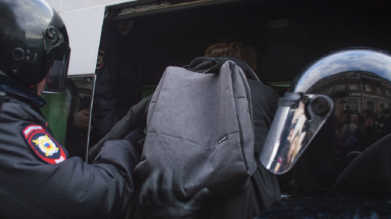 Из-за жалобы Путину на плохие дороги к женщине пришли силовики