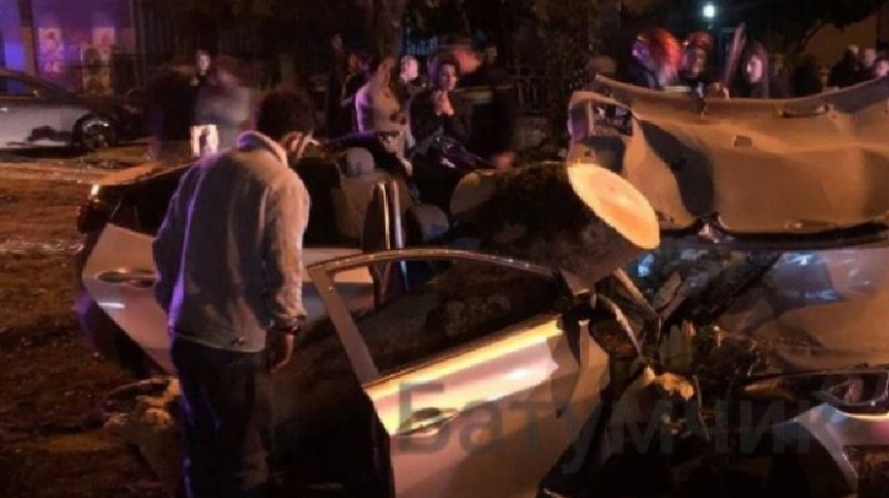 На Батуми впервые за много лет обрушился мощный ураган