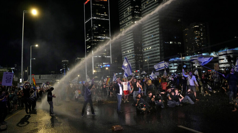 Масштабные протесты в Израиле: полиция применяет силу и водометы