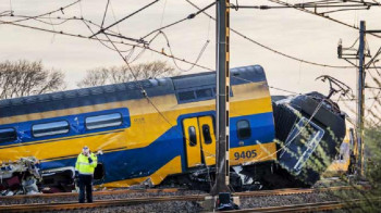 В Нидерландах пассажирский поезд сошел с рельсов – один человек погиб
