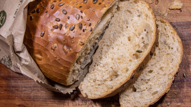 "Бұл ашкөздік пе?". Алматыда нан бағасы 1000 теңгеден сатылып жатыр