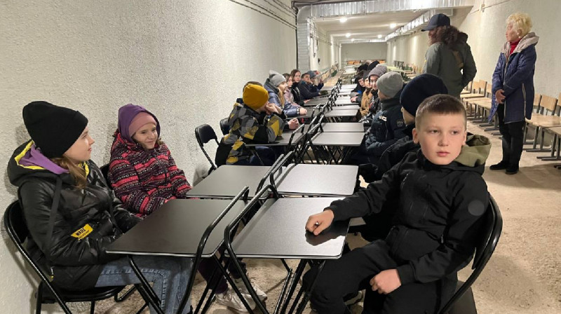 Украинские дети впервые пошли в школу благодаря казахстанским волонтерам