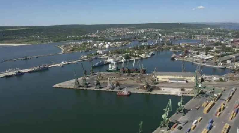 Болгария запретила заход российских судов в свои порты