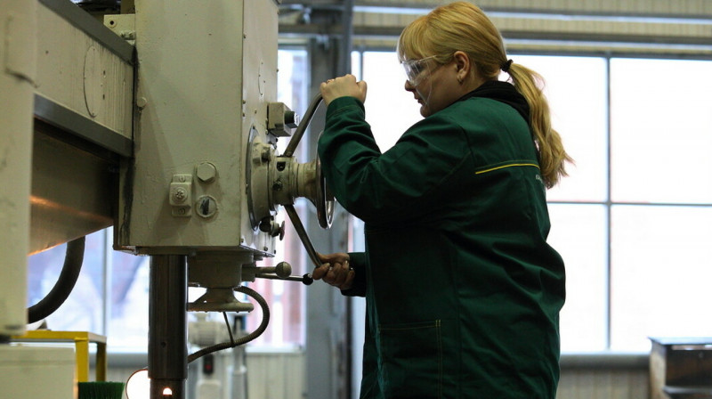 Депутаты выступили против закона, отменяющего запрещенные женщинам профессии