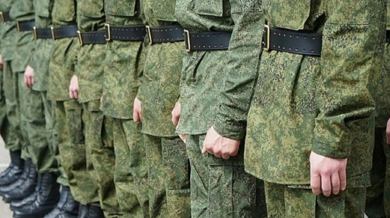 Госдума предложила обязать призывников приходить в военкоматы без повесток. 
