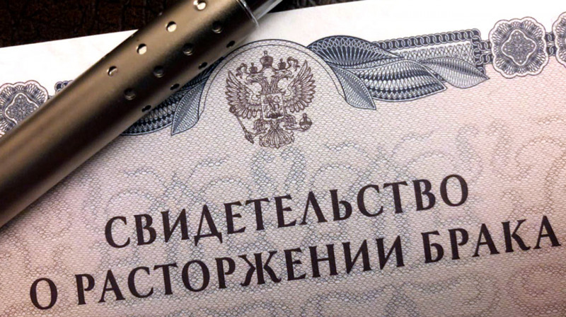 Из-за массовых разводов в Бурятии закончились бланки в ЗАГСах
