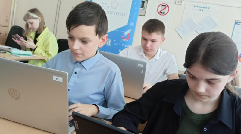 Нейросетью активно начали пользоваться школьники