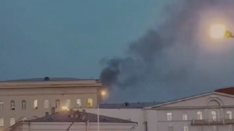 В Москве загорелось здание Минобороны РФ