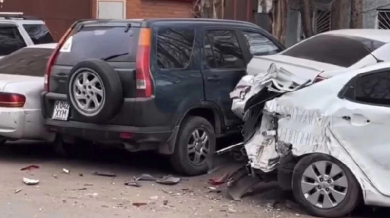 Астанада алты көлікті соғып кеткен жүк көлігінің жүргізушісін іздестіріп жатыр