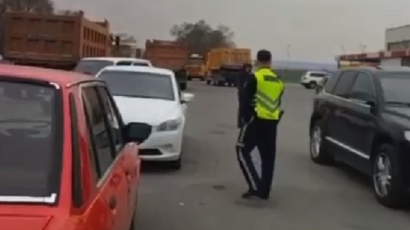 Водители фур перекрыли Кульджинский тракт из-за роста цен на дизель