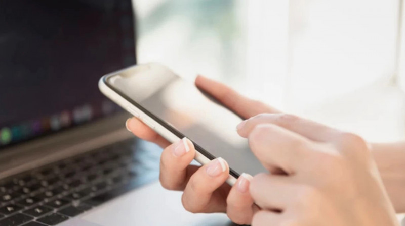 Семейде тергеуші 14 жастағы қыздың жалаңаш фотосын жариялаған