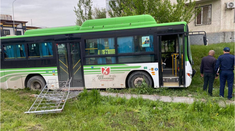 Автобус без водителя: в МВД поделились подробностями ДТП в Шымкенте