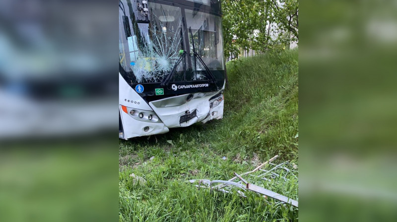 Автобус без водителя: появилось видео наезда на пешеходов в Шымкенте