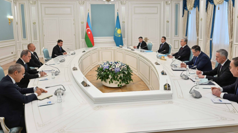 Президенты Казахстана и Азербайджана провели переговоры в узком составе