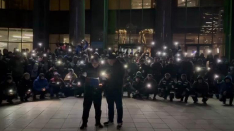 Рабочие из Жанаозена собрались в Астане: в КМГ прокомментировали их требования