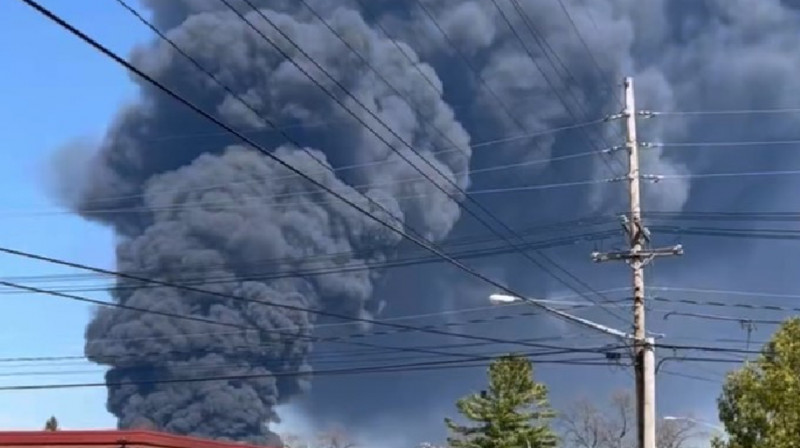 Крупный пожар вспыхнул на заводе по переработке отходов в США