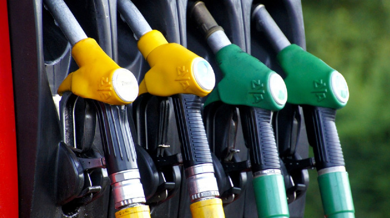 В Минэнерго установили предельные розничные цены на бензин и дизтопливо