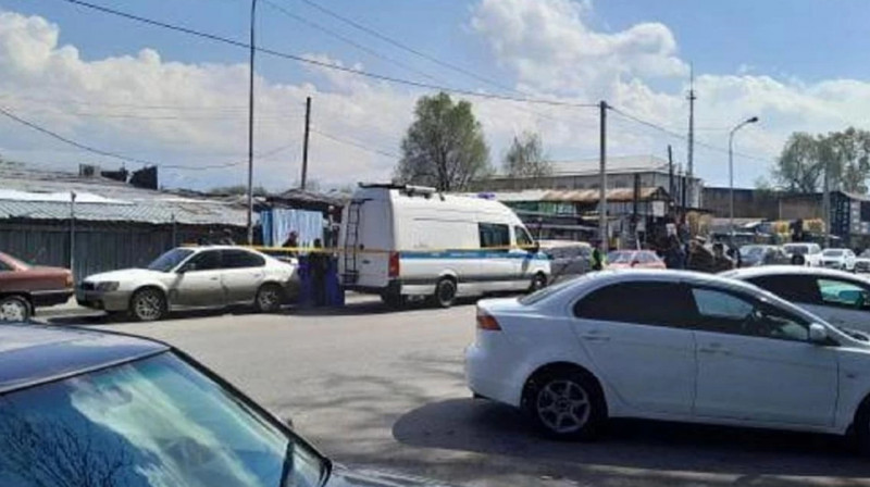 Алматыда кесілген басты дүкенде тастап кеткен: куәгерлер қанды қылмыс туралы айтып берді