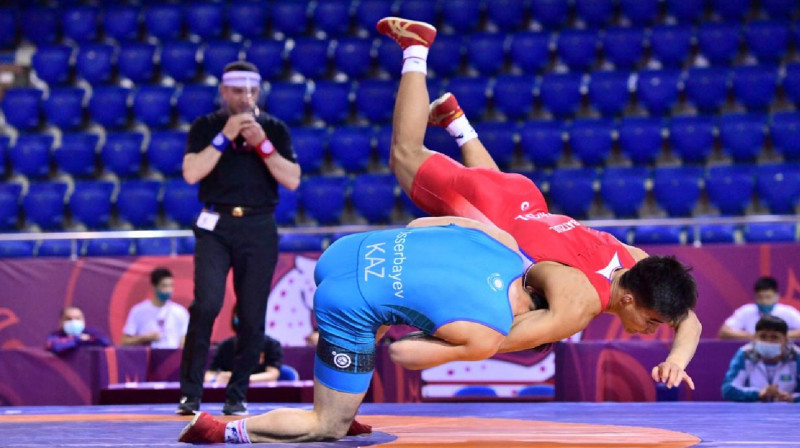 Еркін күрестен Азия чемпионатында қазақстандық екі балуан финалға шықты