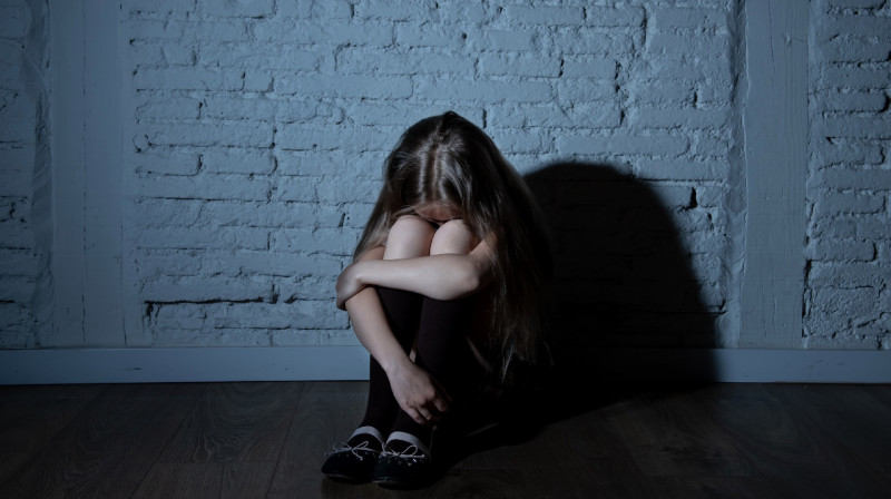 Насильник 13-летней девочки третий год остается на свободе в Узбекистане