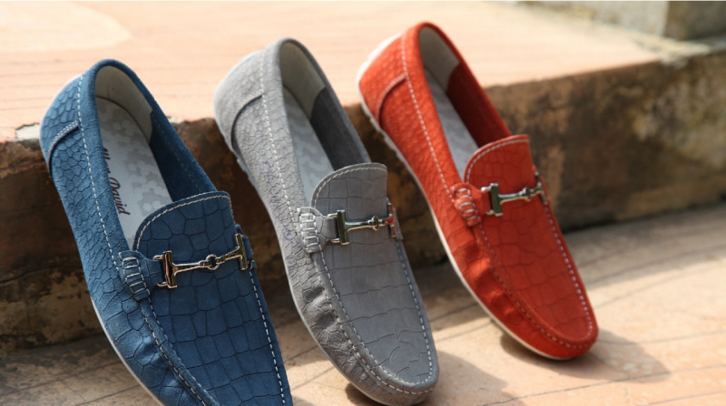 В Казахстане стало на 80% больше маркированной обуви за один месяц