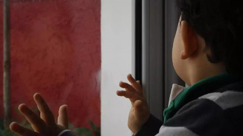 Павлодарда 3 жастағы бала терезеден құлап, көз жұмды