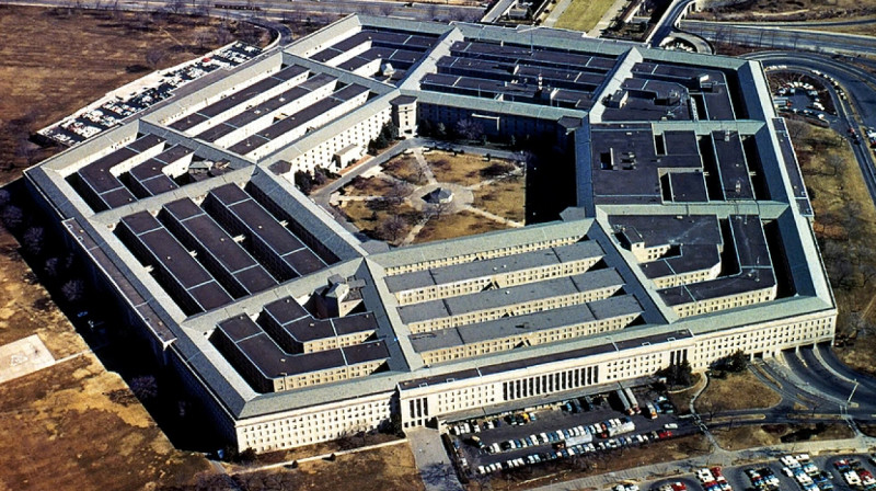 Подозреваемому в утечке секретных данных Пентагона грозит 10 лет тюрьмы