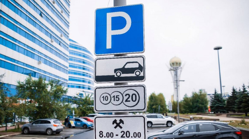 В Астане проверят на законность договор по платным парковкам