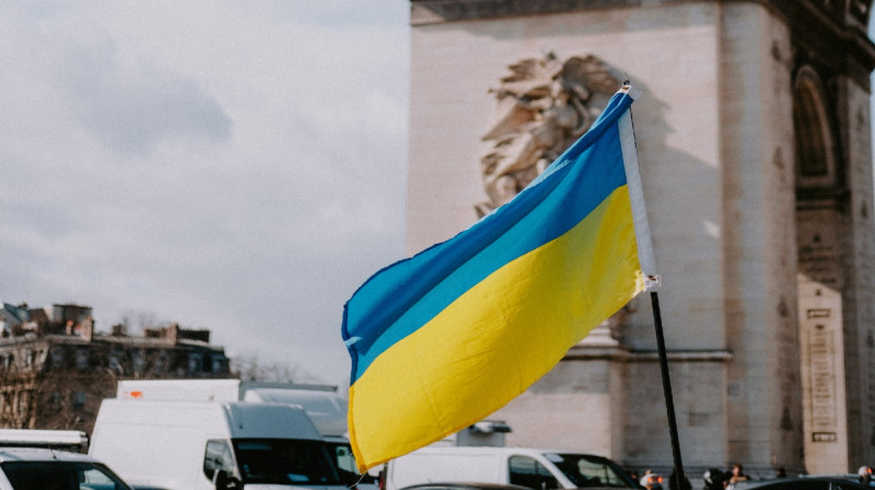 Глава ЧВК «Вагнер» прокомментировал установку украинского флага у одного из дворцов Санкт-Петербурга