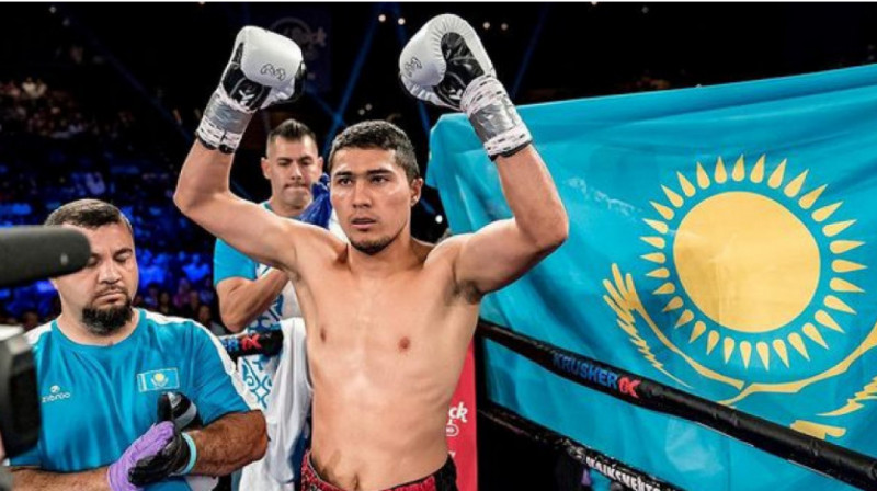 Казахстанский боксер Нурсултанов нокаутом победил в титульном поединке