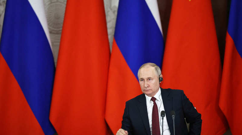 Путин провел встречу с министром обороны Китая