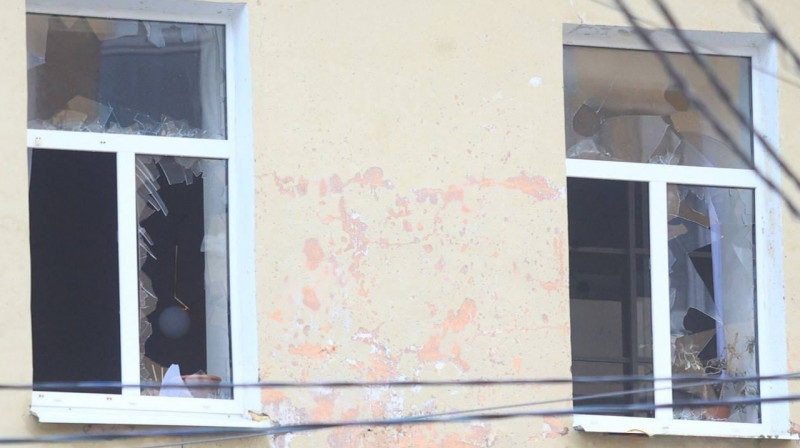 Жилые дома пострадали в результате фонтана кипятка в историческом районе Санкт-Петербурга