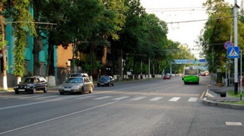 Алматыда Әл-Фараби, Абай, Сейфуллин даңғылдары және Төле би көшеcі жөнделеді