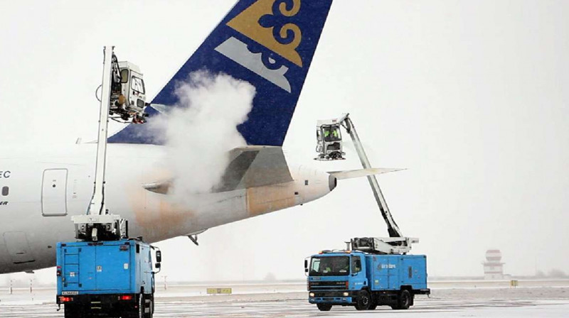 Пассажиров и экипаж Air Astana эвакуировали из-за сообщения о бомбе на борту