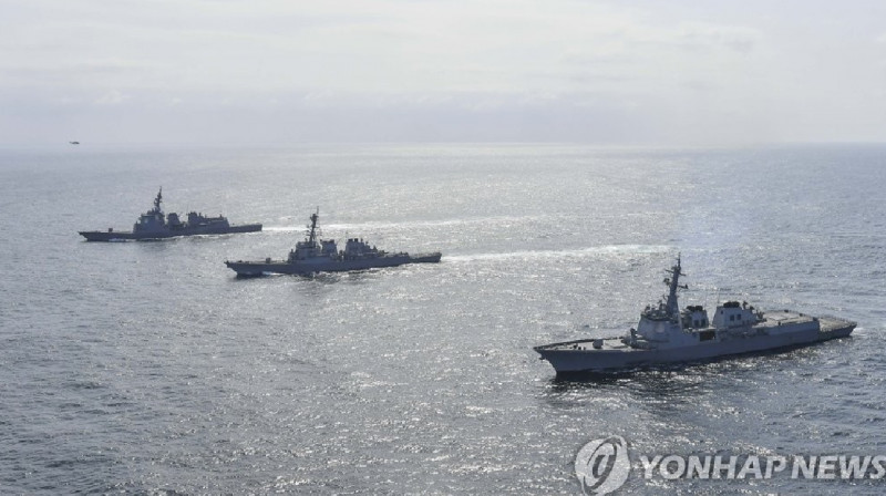 Южная Корея, США и Япония проводят морские учения по противоракетной обороне
