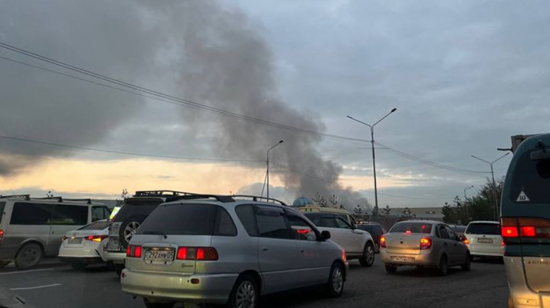 В Алматы горел торговый комплекс "Семиречье"