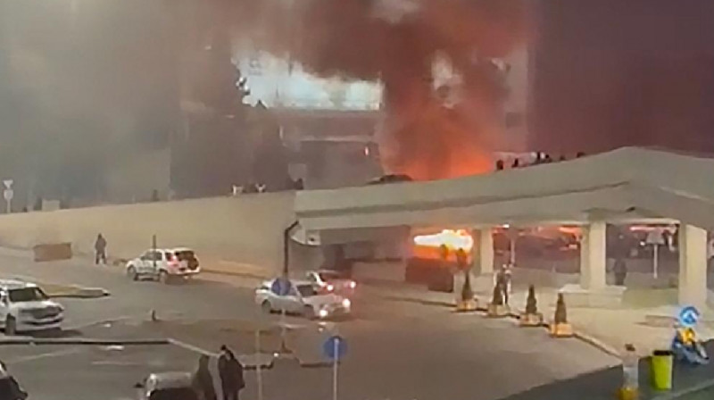 Очевидцы рассказали подробности захвата аэропорта Алматы во время январских событий