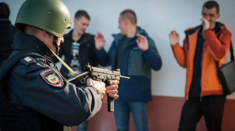 Московских полицейских, разгоняющих митинги, отправляют на психиатрическую проверку