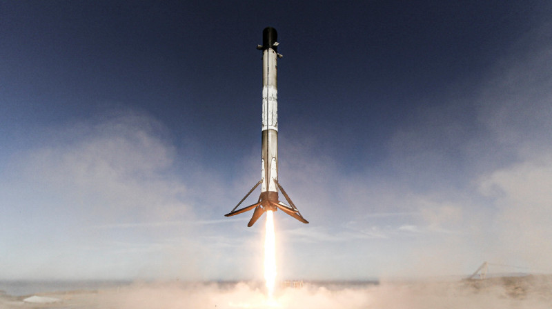 Илон Маск запустил новую ракету Starlink в космос