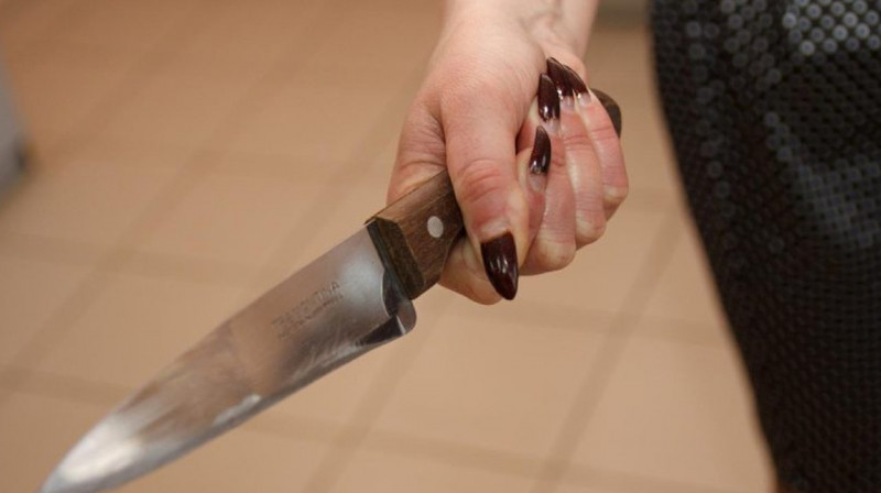 «Он не мог уложить детей спать»: россиянка зарезала своего мужа