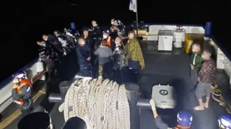 Российский рыболовецкий корабль загорелся у берегов Южной Кореи, есть погибшие