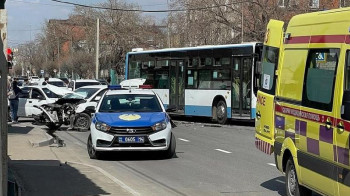 ДТП с участием скорой помощи произошло на перекрестке в Павлодаре