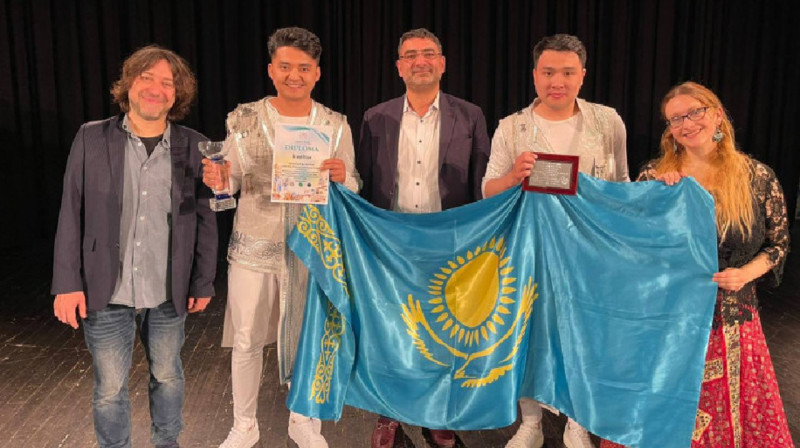 Казахстанские домбристы победили на международном конкурсе в Италии