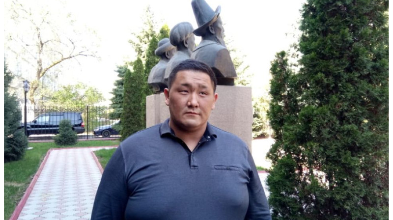 Сын Серика Кудебаева заявил, что его отец добровольно вернулся в Казахстан