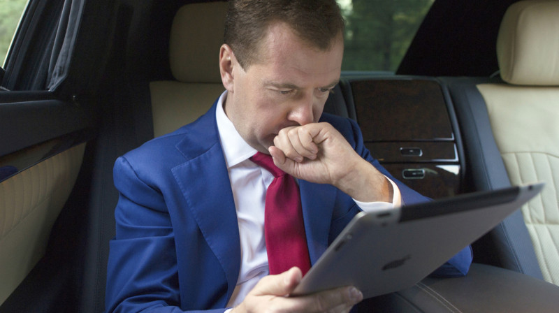 "Твиттер прогнулся под госдепом и хохлами" - Медведев высказался об удалении своей публикации