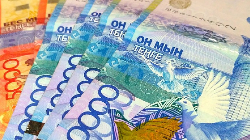 Тенге в апреле ослаб к 35 валютам из 39